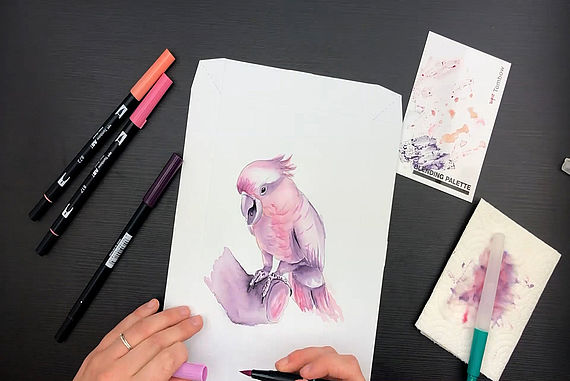 Painting cockatoo with watercoloring canvas set